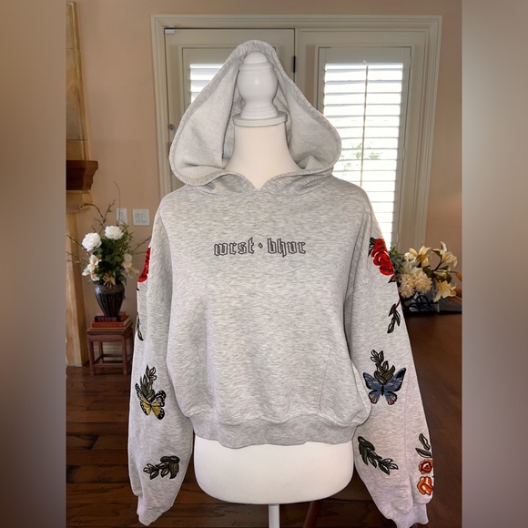 Wrstohvr Worst Behavior cropped hoodie Sz S  butterfly Embroidered sleeves - Picture 2 of 7